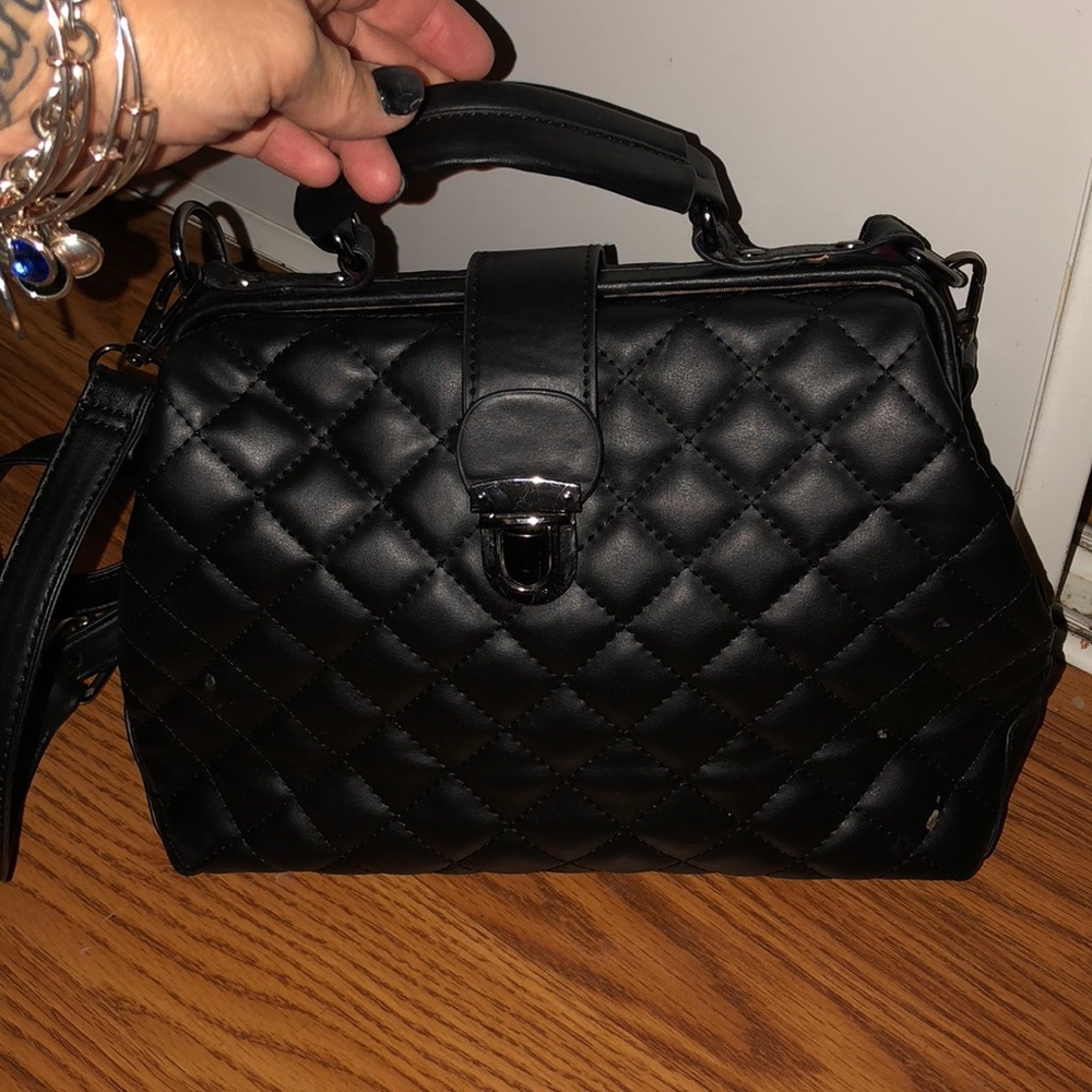 “Doctor” style bag 🖤